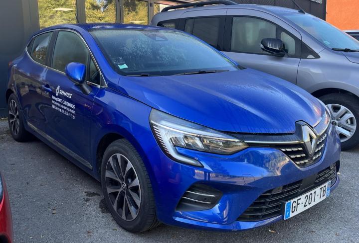 Nous disposons d’une flotte de voitures Renault. Louez un véhicule et oubliez les soucis du transport en commun !